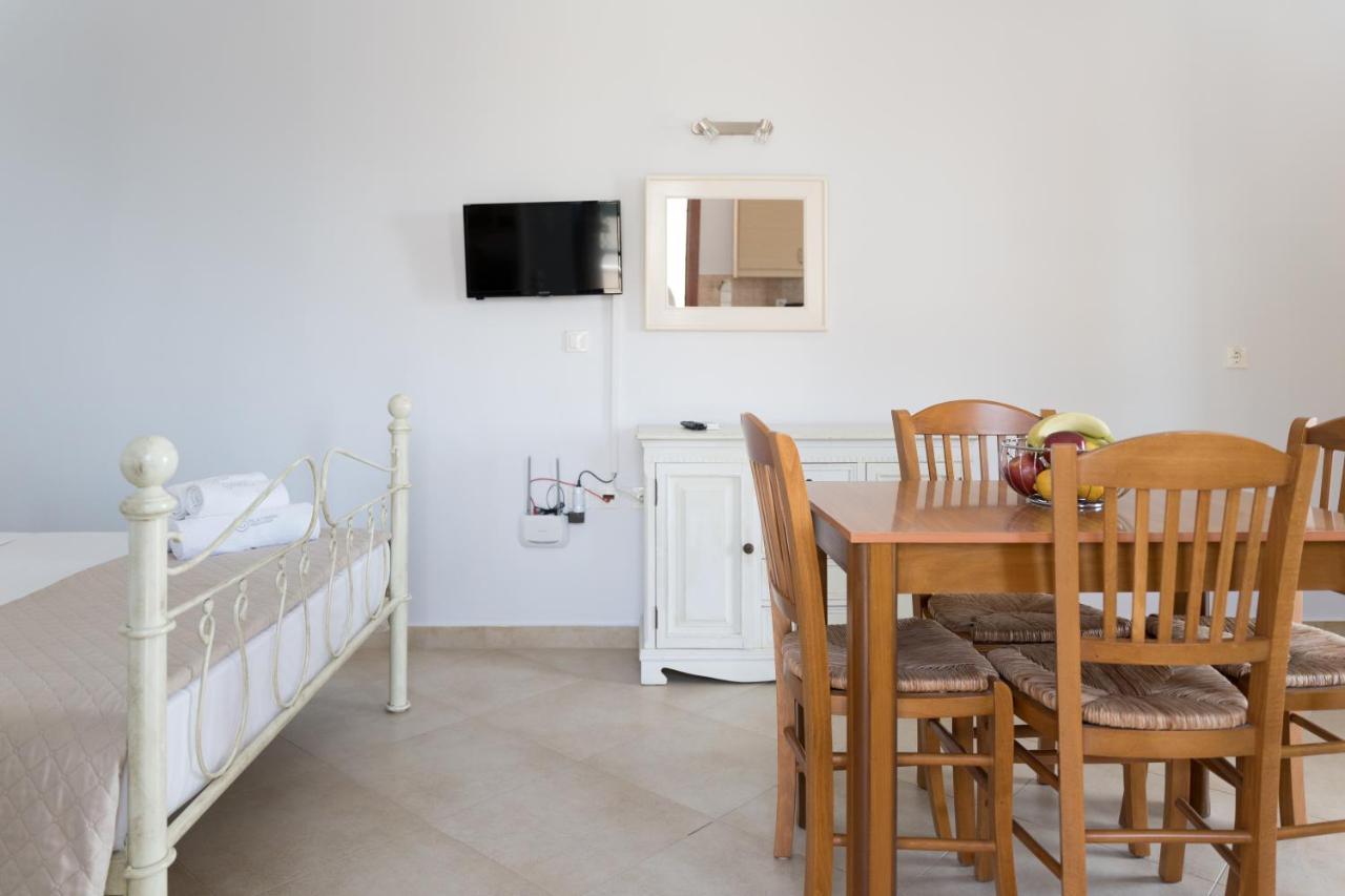 Vilatoria Guesthouse Agia Thekli Exteriör bild